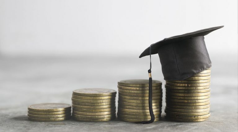 Las deducciones de colegiaturas benefician más a los más ricos