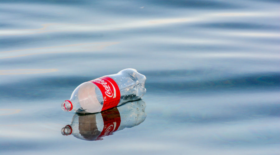 Coca-Cola quiere que las botellas de PET que no sean recicladas paguen impuestos