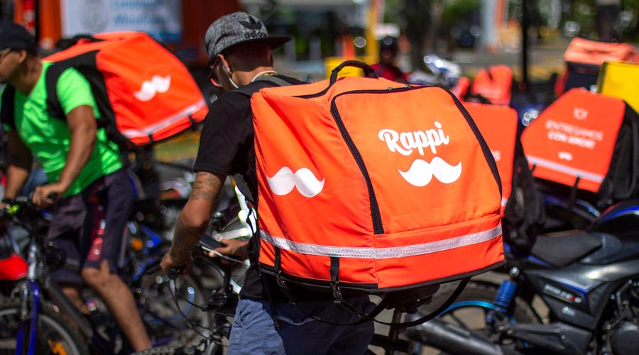 repartidores de aplicaciones digitales rappi en bicicleta