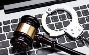 El SAT triplica las denuncias penales contra sus funcionarios